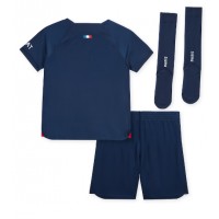 Camisa de time de futebol Paris Saint-Germain Replicas 1º Equipamento Infantil 2023-24 Manga Curta (+ Calças curtas)